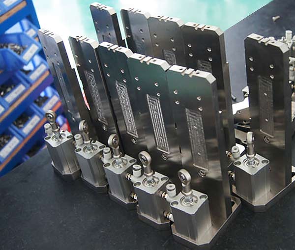 Method for designing special protective structure of machine tool